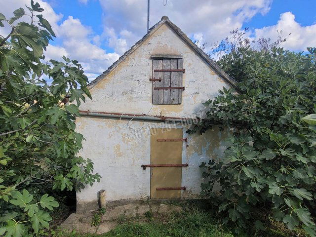 Eladó nyaraló, Mohácson 3.5 M Ft, 1 szobás