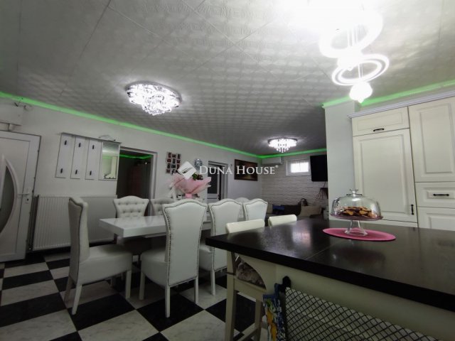 Eladó családi ház, Jászfényszarun 63 M Ft, 5 szobás