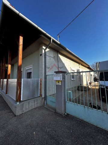 Eladó családi ház, Tápszentmiklóson 108 M Ft, 7 szobás