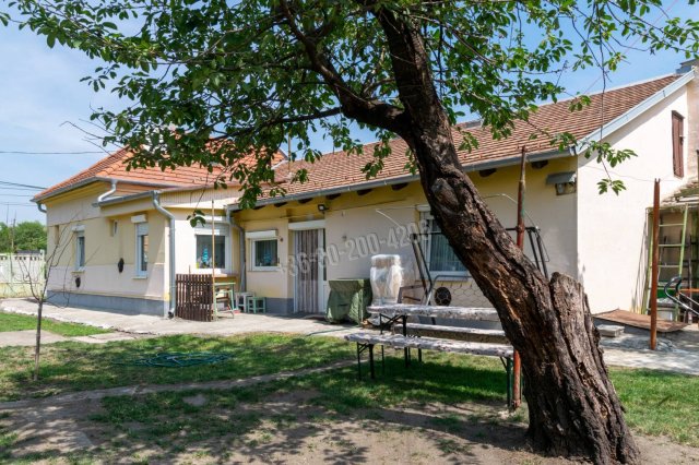 Eladó családi ház, Mosonmagyaróváron 67 M Ft, 3 szobás