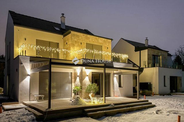 Eladó ikerház, Törökbálinton 329 M Ft, 5 szobás