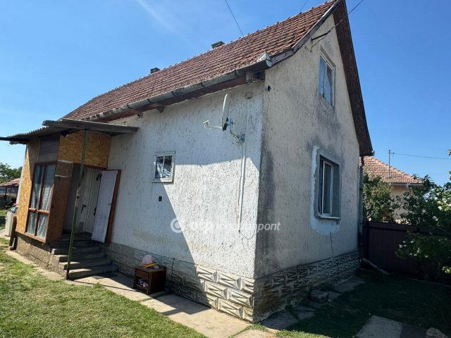 Eladó családi ház, Tiszaszőlősön 17 M Ft, 3+1 szobás