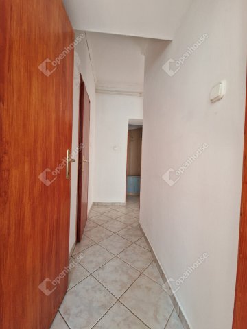 Eladó téglalakás, Komáromban 35.9 M Ft, 2 szobás