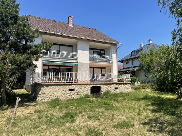 Eladó családi ház, Alsóörsön, Barátság utcában 159 M Ft