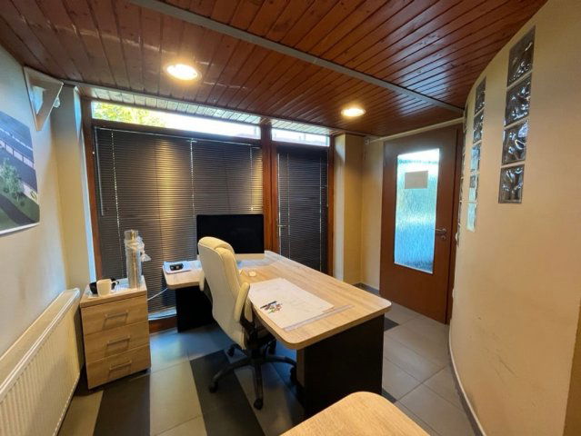 Kiadó iroda, Tiszaújvárosban, Erzsébet téren 64 E Ft / hó