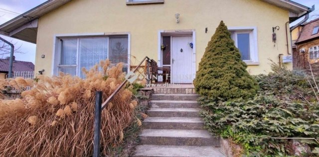Eladó családi ház, Vácon 104.99 M Ft, 6 szobás