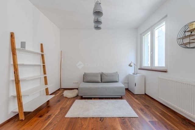 Eladó téglalakás, Budapesten, VI. kerületben 220 M Ft, 4 szobás