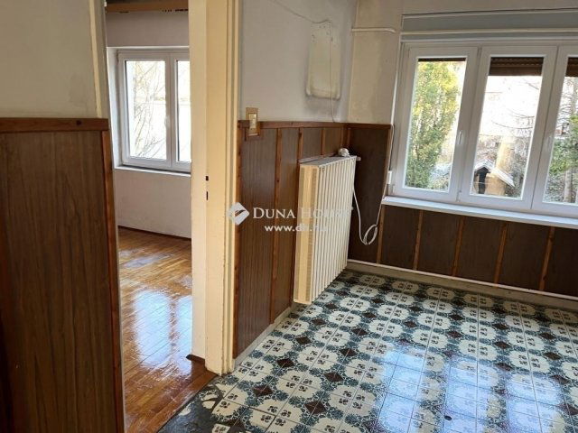 Eladó családi ház, Esztergomban 80 M Ft, 5 szobás