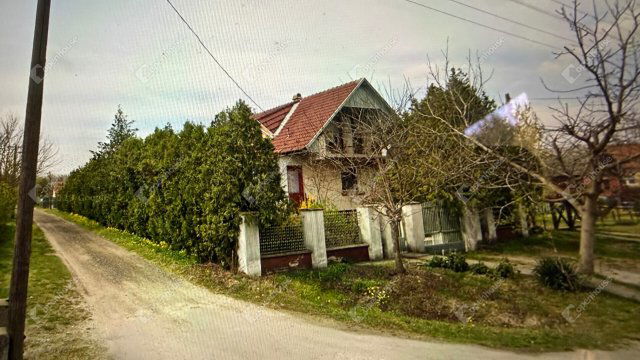 Eladó családi ház, Nyáregyházán 54.9 M Ft, 3 szobás