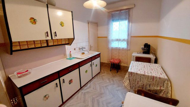 Eladó téglalakás, Nyíregyházán 42.9 M Ft, 3 szobás