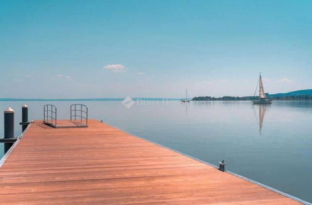 Eladó téglalakás, Balatonfűzfőn 110 M Ft, 2 szobás