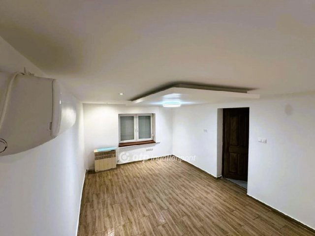 Eladó családi ház, Kisújszálláson 17 M Ft, 1 szobás