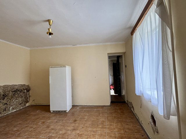 Eladó családi ház, Szentpéterúron 14.99 M Ft, 2 szobás