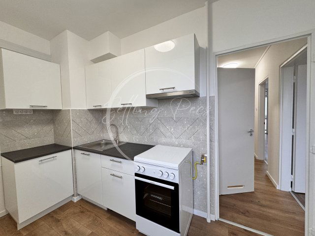 Eladó panellakás, Pécsett, József Attila utcában 57.9 M Ft