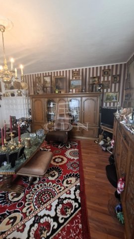 Eladó téglalakás, Veszprémben 75 M Ft, 3 szobás