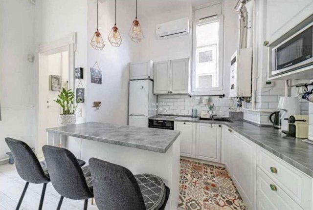 Eladó téglalakás, Budapesten, V. kerületben, Váci utcában