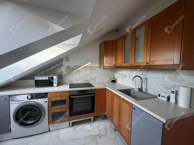 Eladó téglalakás, Székesfehérvárott 70 M Ft, 4 szobás