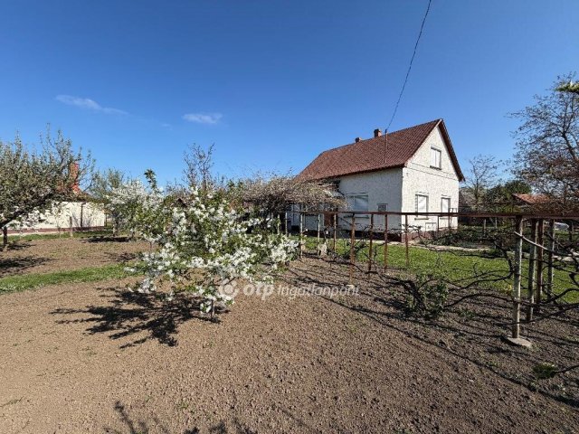 Eladó családi ház, Bárándon 29.9 M Ft, 4 szobás