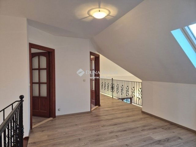 Eladó családi ház, Ürömön 232 M Ft, 5 szobás
