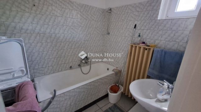 Eladó családi ház, Kecskeméten 69.9 M Ft, 6 szobás