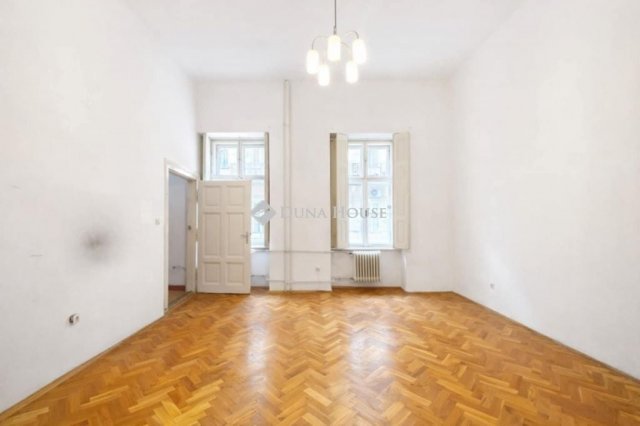 Eladó téglalakás, Budapesten, VI. kerületben 62 M Ft, 1 szobás