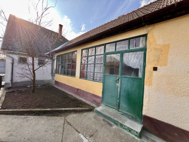 Eladó családi ház, Baján 11.9 M Ft, 2 szobás