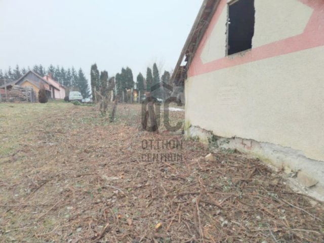 Eladó nyaraló, Lakhegyen 2.4 M Ft, 2 szobás