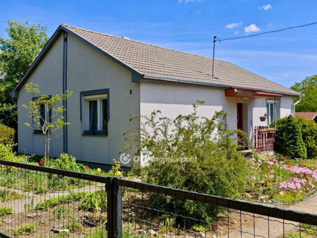 Eladó családi ház, Nyíregyházán 59.999 M Ft, 2 szobás