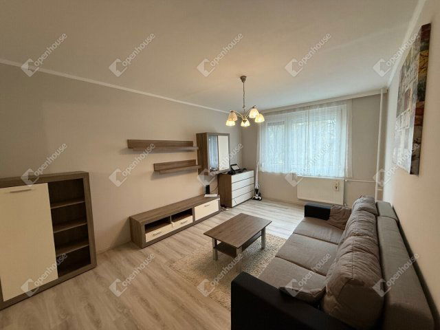 Kiadó panellakás, albérlet, Győrött 180 E Ft / hó, 2 szobás