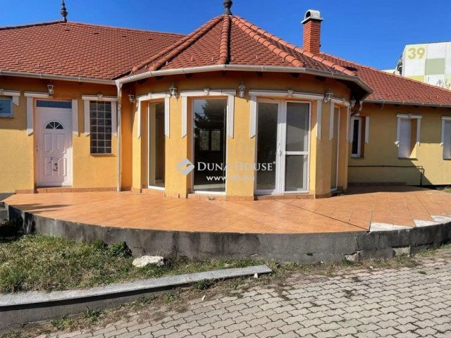 Eladó családi ház, Tatabányán 102 M Ft, 1 szobás