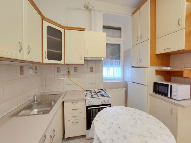 Kiadó téglalakás, albérlet, Szegeden, Szent Ferenc utcában