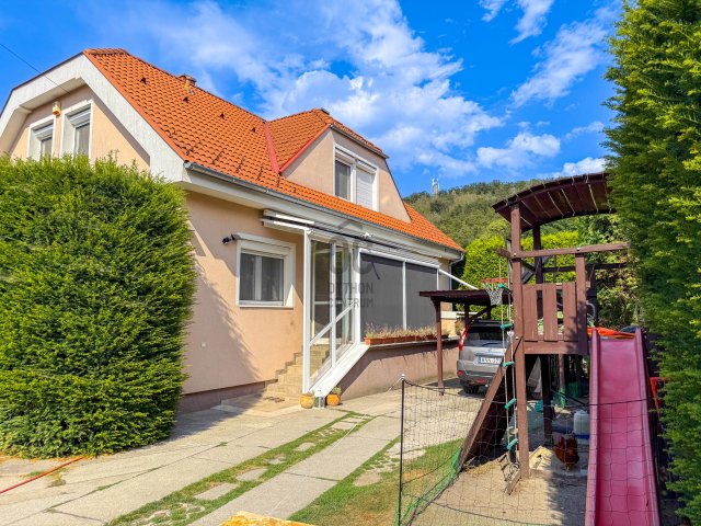 Eladó családi ház, Sopronban 159 M Ft, 6 szobás