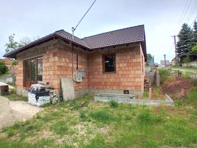 Eladó családi ház, Öskün 47.5 M Ft, 2 szobás