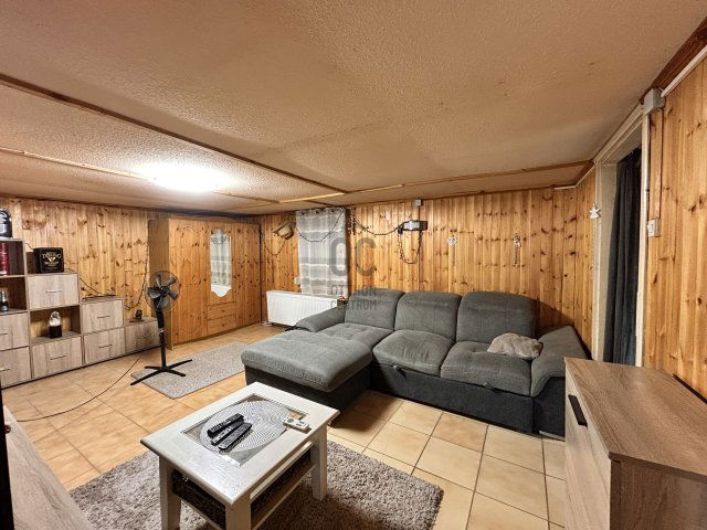 Eladó családi ház, Csemőn 13.9 M Ft, 2 szobás