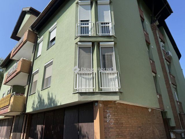 Eladó téglalakás, Pécsett, Illyés Gyula úton 49 M Ft, 3 szobás