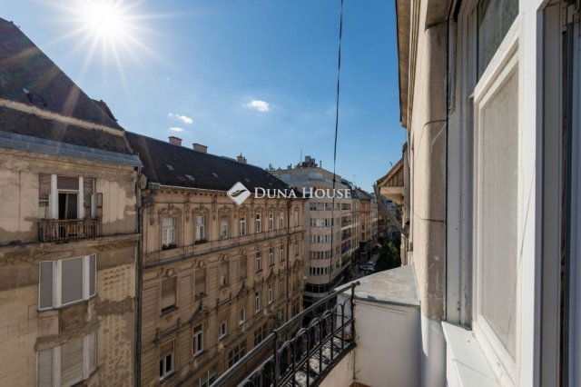 Eladó téglalakás, Budapesten, V. kerületben 229.68 M Ft