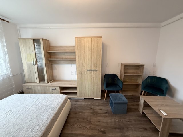 Kiadó panellakás, albérlet, Szegeden, Retek utcában, 1+1 szobás