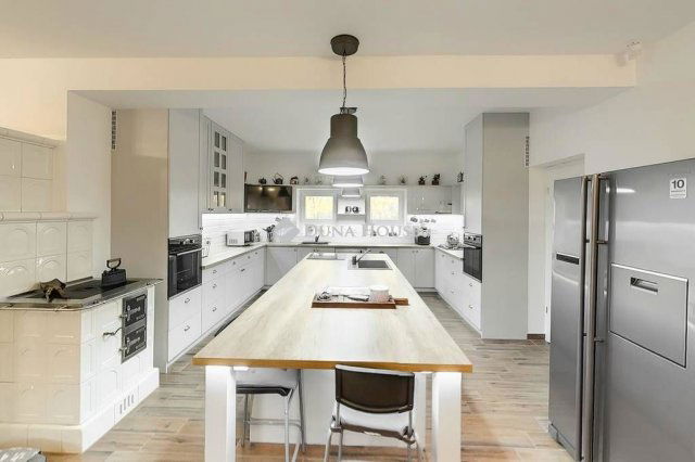 Eladó családi ház, Lajosmizsén 500 M Ft, 4 szobás