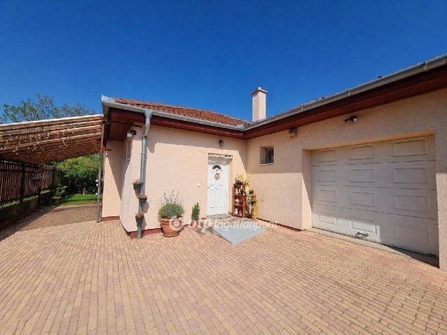 Eladó ikerház, Dunaharasztin 139 M Ft, 3 szobás