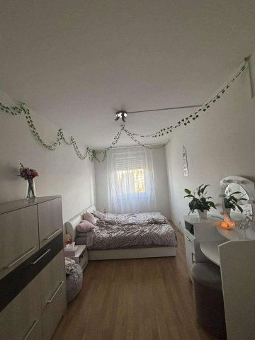 Eladó panellakás, Debrecenben 57.7 M Ft, 3 szobás