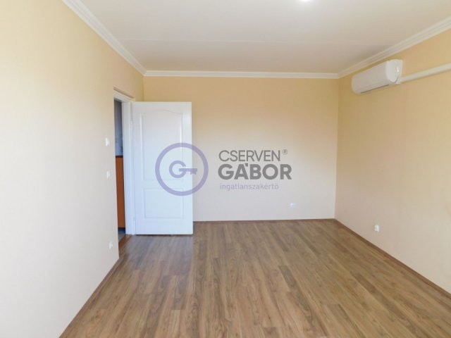 Eladó panellakás, Debrecenben 58.9 M Ft, 3 szobás