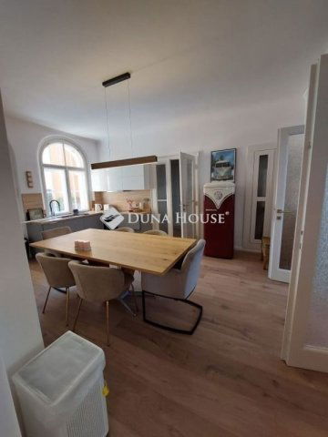 Eladó téglalakás, Baján 99.99 M Ft, 2 szobás