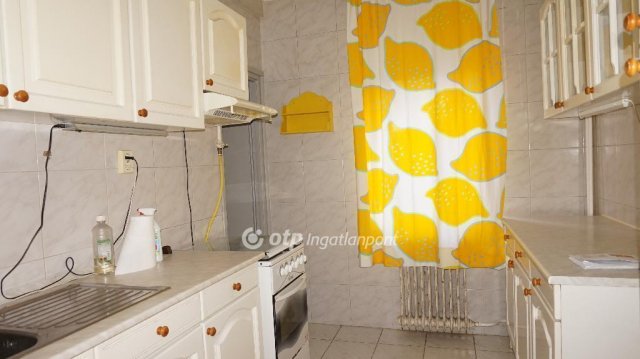 Eladó téglalakás, Gyöngyösön 49.5 M Ft, 2+1 szobás