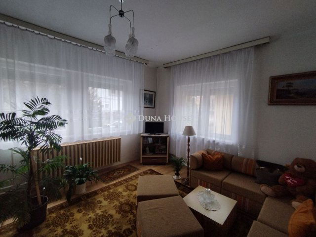 Eladó családi ház, Bajon 64.99 M Ft, 3 szobás