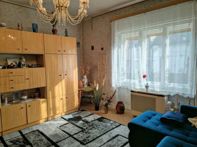 Eladó családi ház, Egerben 165 M Ft, 5 szobás