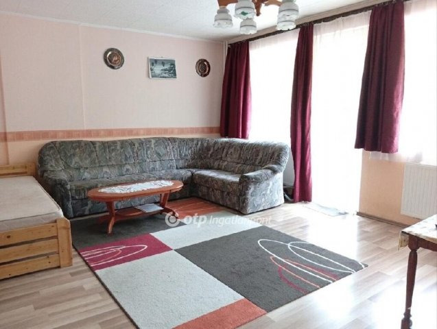 Eladó téglalakás, Ajkán 65 M Ft, 4 szobás