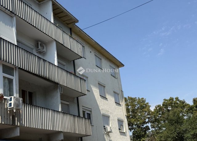 Eladó téglalakás, Pécsett, Zsolnay Vilmos utcában 39.9 M Ft