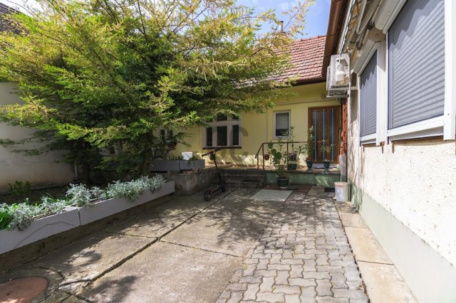 Eladó téglalakás, Szekszárdon, Bezerédj utcában 40 M Ft