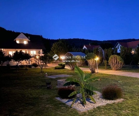 Eladó családi ház, Siklóson 98 M Ft, 4 szobás