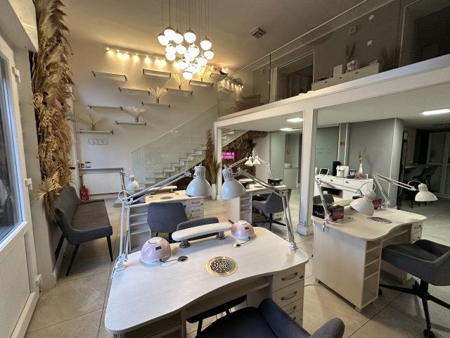 Eladó üzlethelyiség, Budapesten, IX. kerületben, Üllői úton